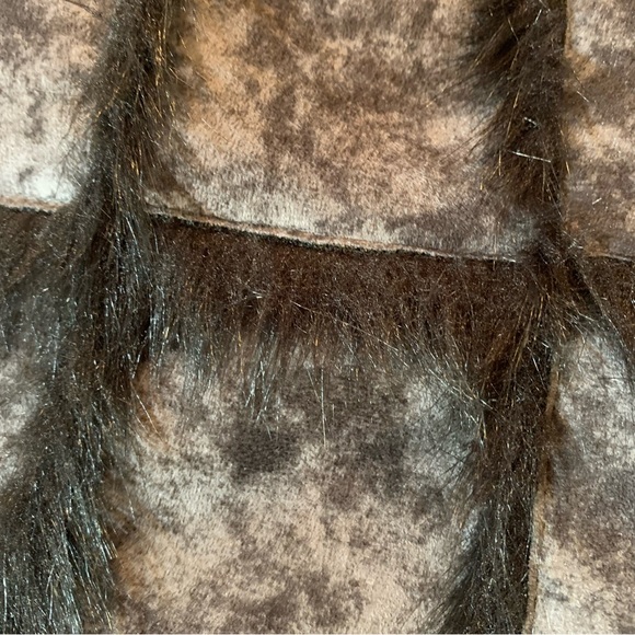 Black and Grey Faux Fur and Faux Suede Vest Women’s Size Small - Picture 9 of 14